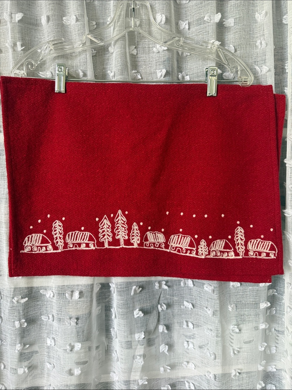 Nicole Miller Holiday Red Placemats Set of 6 with White Cabin & Tree Embroidery